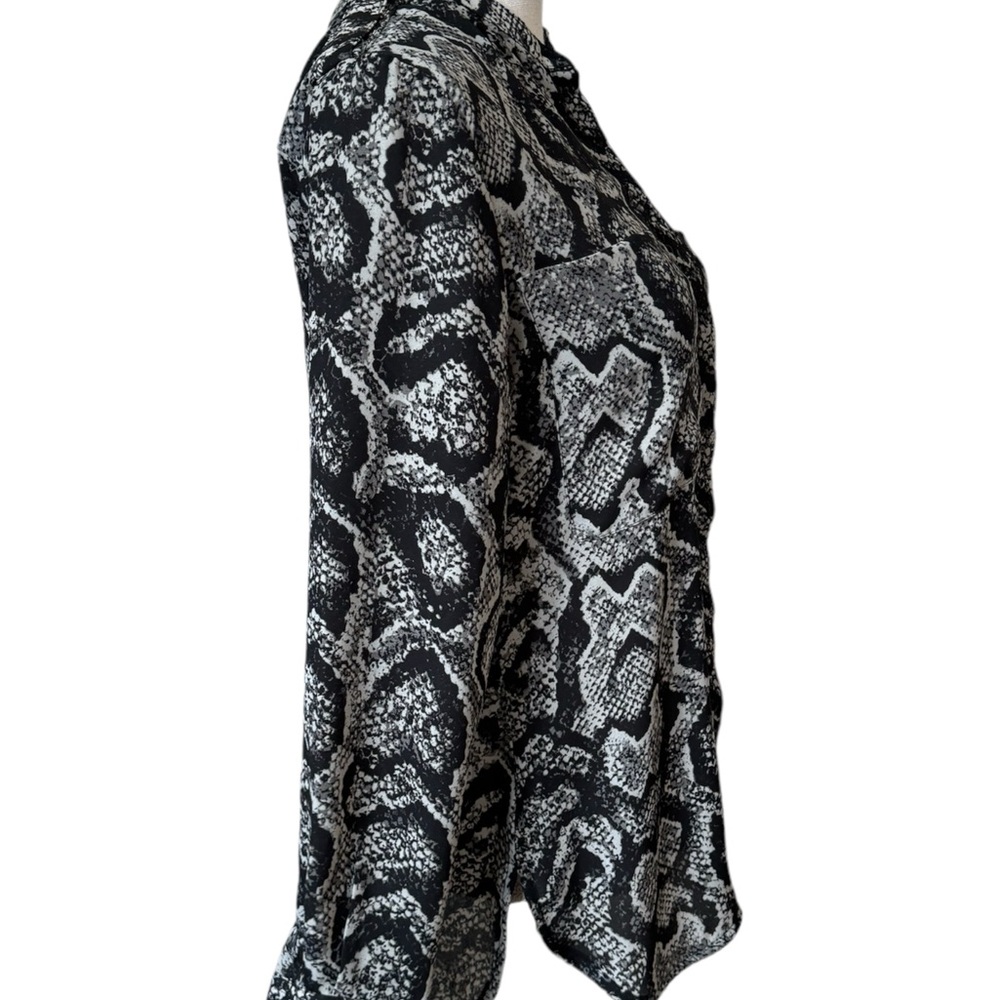 ❤️LARRY LEVINE SNAKESKIN PRINT BLOUSE SMALL #E - Picture 7 of 11